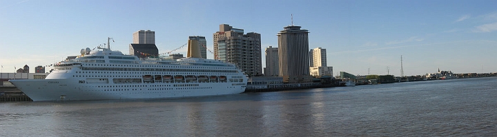 08 Cruise ship panorama.JPG